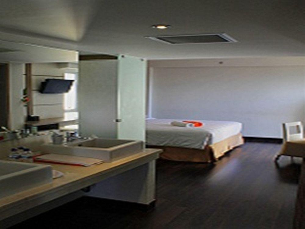 The Edelweiss Hotel Γιογκιακάρτα Εξωτερικό φωτογραφία